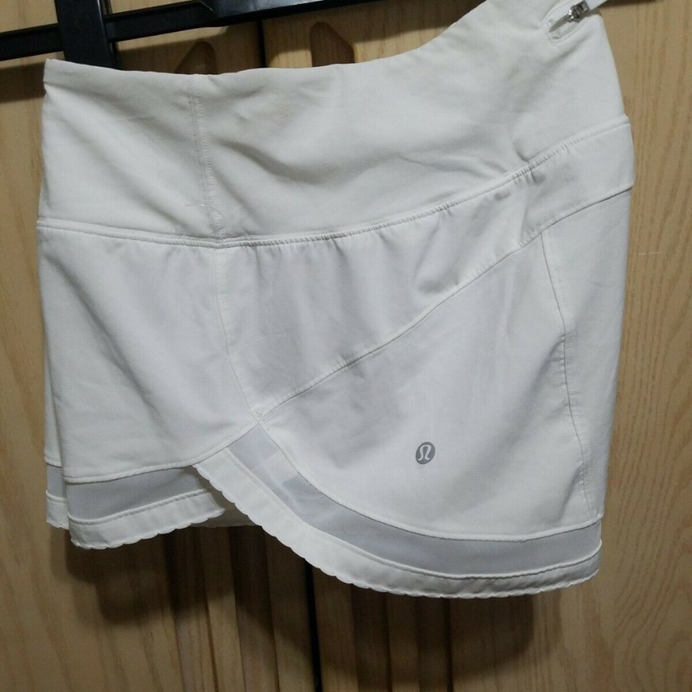 (NWOT) Lululemon Athletica White Shorts - Picture 4 of 6